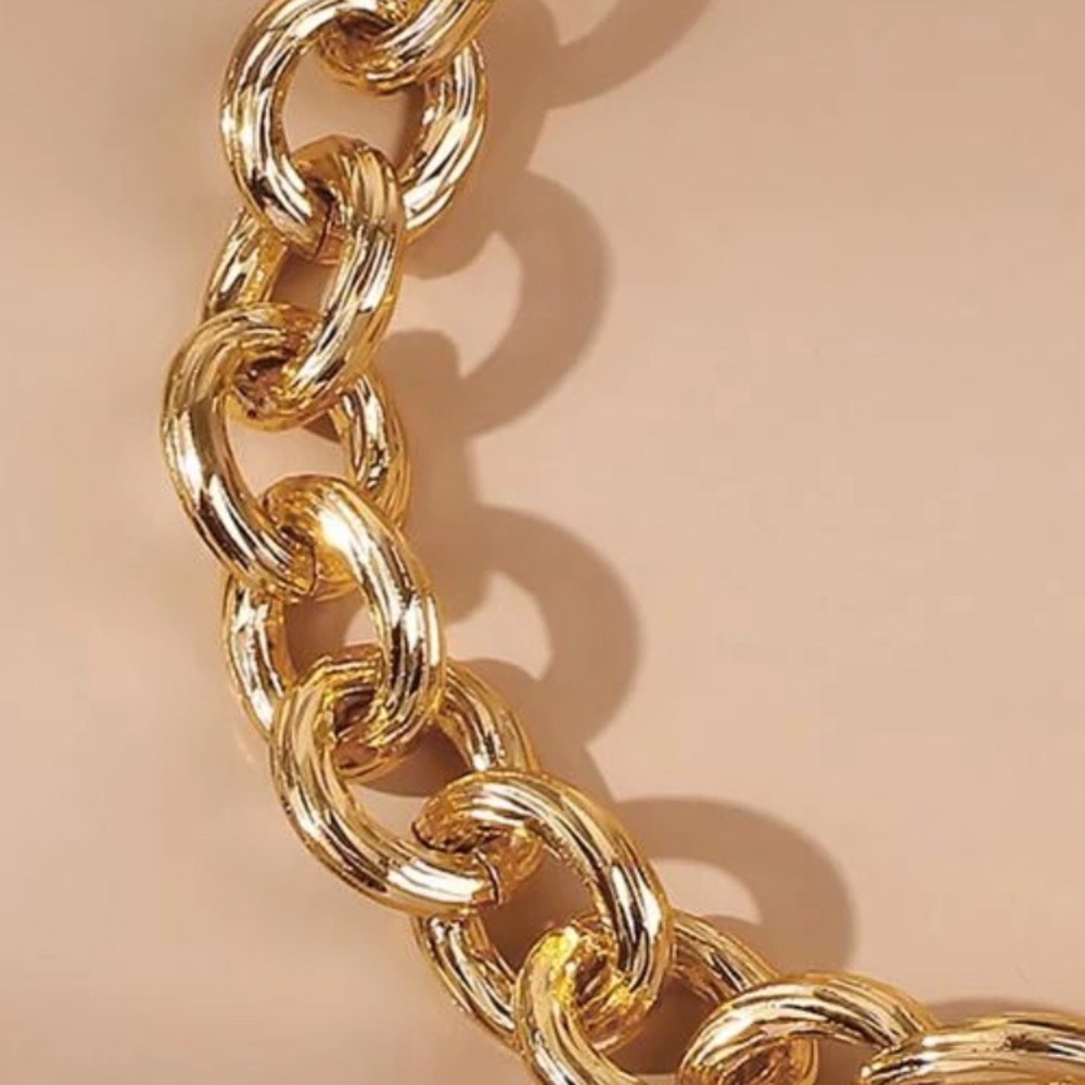 🍒3/$30 New Gold Textured Link Necklace - Picture 3 of 3